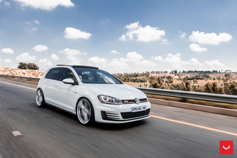  Volkswagen Golf GTI on Vossen Wheels (VWS5) 2018 года  (фото 2 из 12)